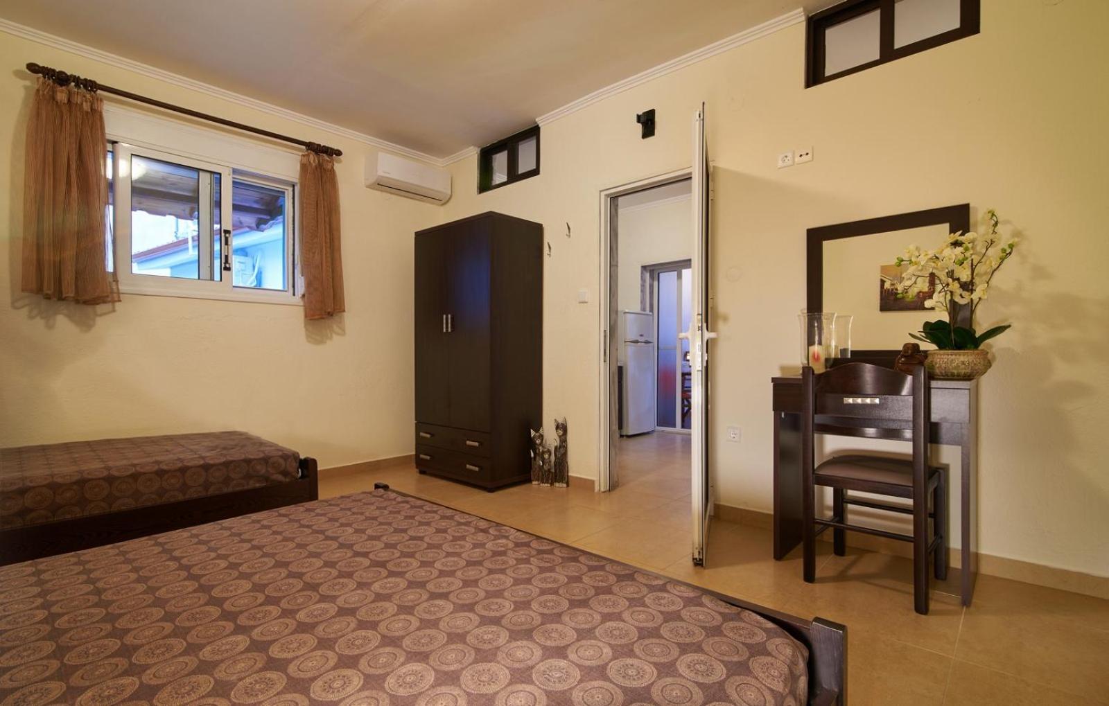 Sunset Studios - Suites With Seaview & Back Side Apartements Торони Экстерьер фото